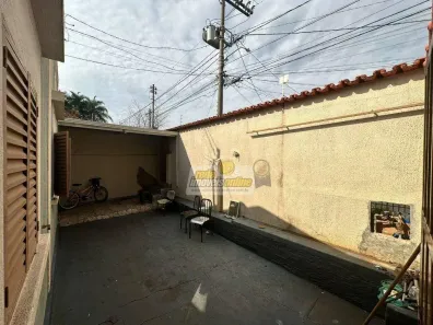 Casa com 3 Quartos à venda, 159m² no Vila Maria Helena, Uberaba