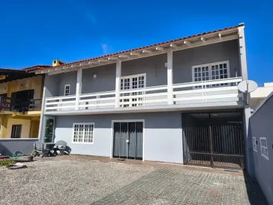 Sobrado com 3 Quartos à venda, 168m² no Praia da Enseada, São Francisco do Sul
