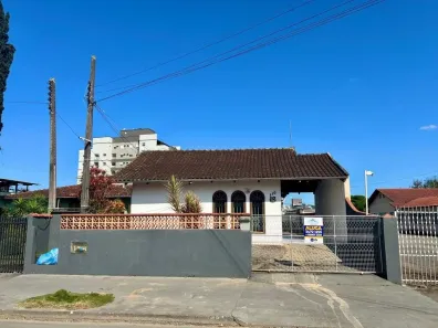 Casa com 3 Quartos para alugar, 100m² no Bom Retiro, Joinville