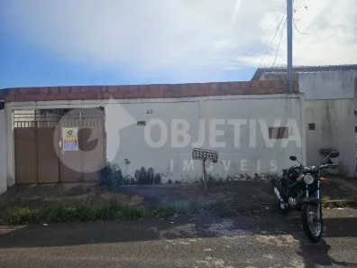 Casa com 2 Quartos para alugar, 50m² no Jardim das Palmeiras, Uberlândia