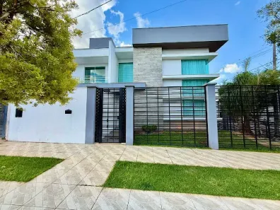 Sobrado com 3 Quartos à venda, 227m² no Jardim Santa Helena, Maringá