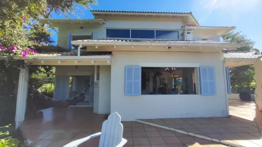 Sobrado com 4 Quartos à venda, 290m² no Village, Garopaba