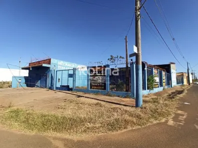 Ponto Comercial para alugar, 380m² no Novo Mundo, Uberlândia