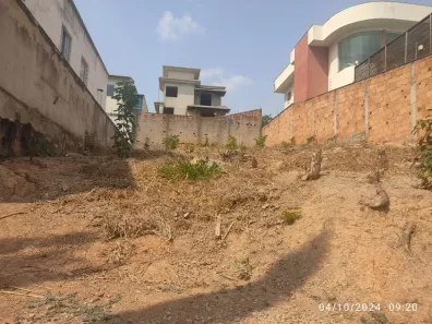 Lote/Terreno à venda, 360m² no Cabral, Contagem