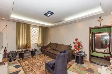 Casa com 5 Quartos à venda, 250m² no João Pinheiro, Belo Horizonte