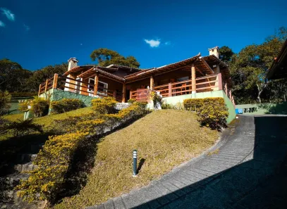 Casa com 3 Quartos à venda, 500m² no Samambaia, Petrópolis