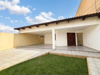 Casa com 3 Quartos à venda, 182m² no Setor Garavelo, Aparecida de Goiânia