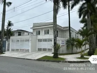 Sobrado com 5 Quartos à venda, 740m² no Jardim Virgínia, Guarujá