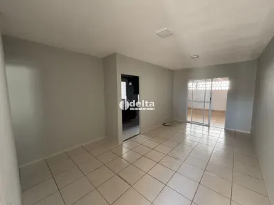 Casa de Condomínio com 3 Quartos para alugar, 90m² no Aclimação, Uberlândia