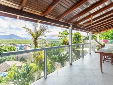 Casa com 3 Quartos à venda, 115m² no Costeira do Pirajubaé, Florianópolis