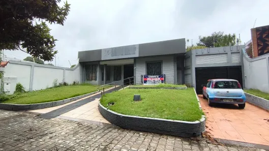 Consultório com 6 Quartos para alugar, 378m² no Zona 04, Maringá