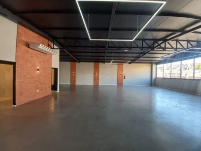Sala Comercial para alugar, 300m² no Santa Luzia, Juiz de Fora