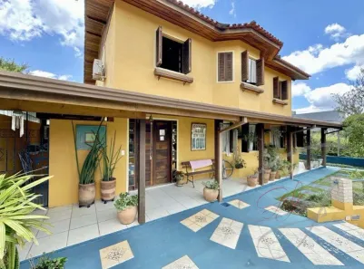 Casa de Condomínio com 3 Quartos à venda, 240m² no Jardim do Golf I, Jandira