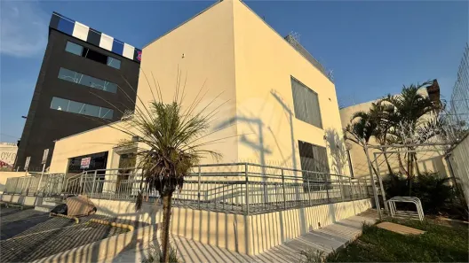 Prédio Comercial para alugar, 750m² no Pirajussara, São Paulo