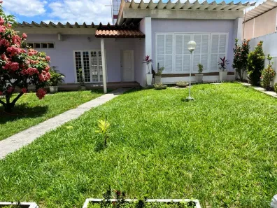 Casa com 3 Quartos para alugar, 215m² no Jardim Guanabara, Rio de Janeiro