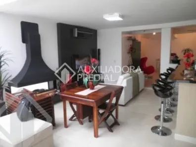 Casa com 4 Quartos para alugar, 198m² no Ipanema, Porto Alegre
