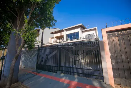 Casa com 4 Quartos à venda, 135m² no Conjunto Café, Londrina