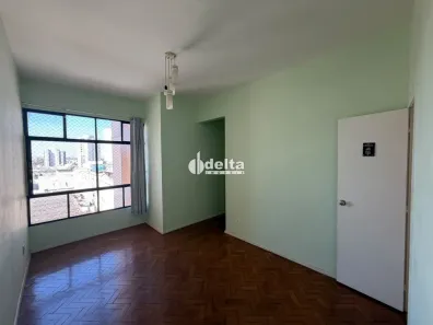 Apartamento com 2 Quartos para alugar, 75m² no Centro, Uberlândia
