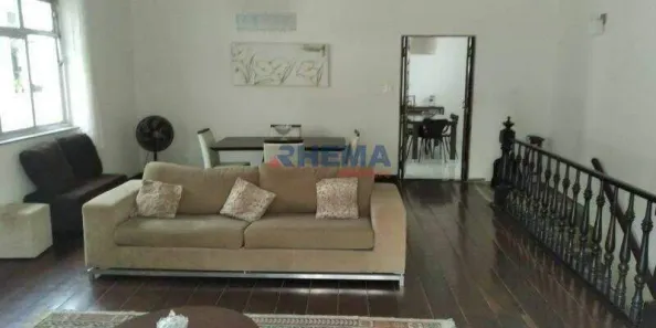 Sobrado com 3 Quartos à venda, 199m² no Boqueirão, Santos