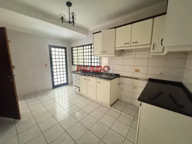 Casa com 4 Quartos para alugar, 185m² no Zona 07, Maringá