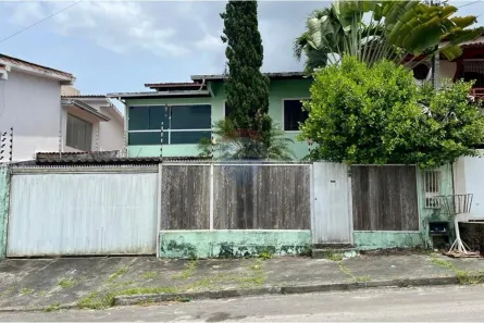 Casa com 4 Quartos à venda, 239m² no Jardim Petrolar, Alagoinhas