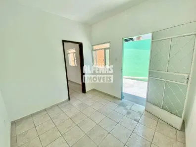 Casa com 1 Quarto para alugar, 50m² no Santa Helena, Contagem