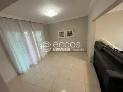 Casa com 3 Quartos à venda, 250m² no Jardim Patrícia, Uberlândia