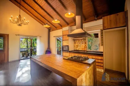 Casa com 4 Quartos à venda, 246m² no Lagoa da Conceição, Florianópolis