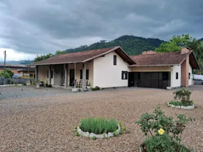 com 4 Quartos à venda, 194m² no Rodeio 12, Rodeio