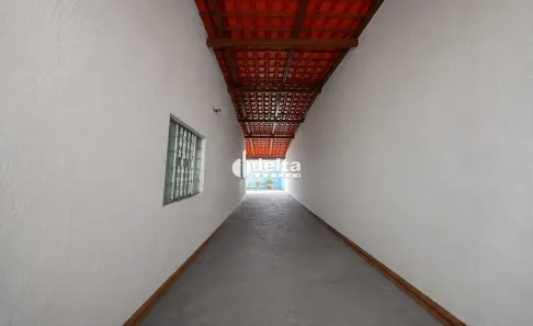 Casa com 3 Quartos para alugar, 120m² no Nova Uberlândia, Uberlândia