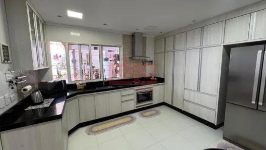 Sobrado com 3 Quartos à venda, 179m² no Zona 07, Maringá