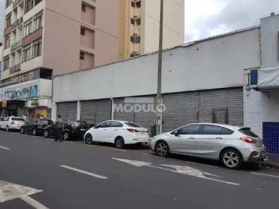 Ponto Comercial para alugar, 457m² no Centro, Uberlândia