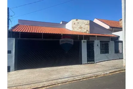 Casa com 3 Quartos para alugar, 250m² no Jardim Paraíso, Botucatu