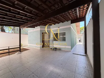 Casa com 3 Quartos para alugar, 250m² no Jardim Siesta, Jacareí