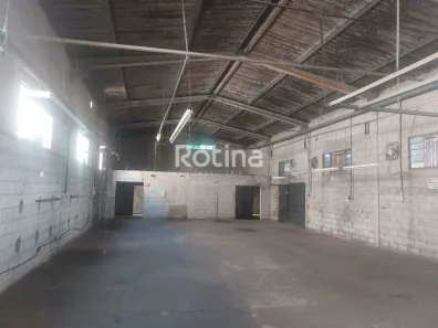 Galpão/Depósito/Armazém para alugar, 356m² no Segismundo Pereira, Uberlândia