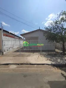 Casa com 3 Quartos para alugar, 150m² no Saci, Teresina