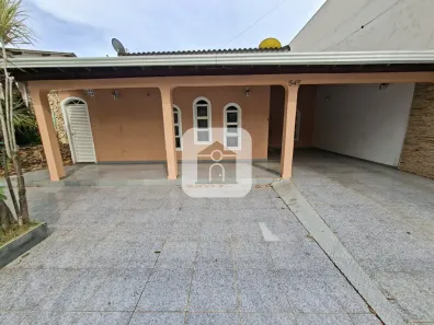 Casa com 3 Quartos para alugar, 350m² no Santa Mônica, Uberlândia