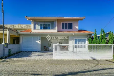 Casa com 3 Quartos à venda, 240m² no Canto Grande, Bombinhas