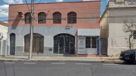 Sobrado à venda, 256m² no Centro, Araraquara