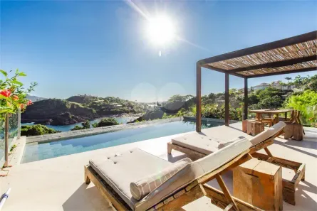 Casa com 4 Quartos à venda, 250m² no Albatroz, Armação dos Búzios