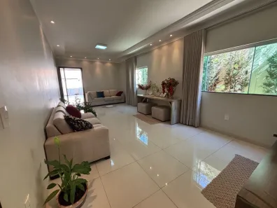 Casa com 3 Quartos à venda, 250m² no Brasil, Uberlândia