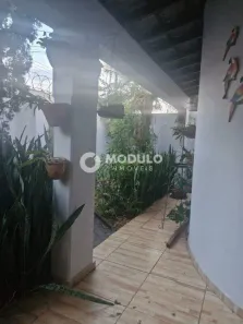 Casa com 3 Quartos à venda, 270m² no Segismundo Pereira, Uberlândia