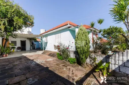 Casa com 3 Quartos à venda, 150m² no Medianeira, Porto Alegre