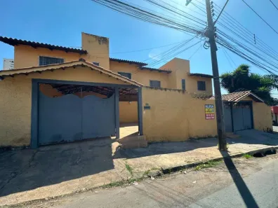 Sobrado com 3 Quartos para alugar, 170m² no Vila Monticelli, Goiânia