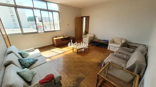 com 4 Quartos à venda, 172m² no Centro, Uberlândia