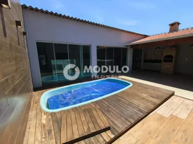 Casa com 3 Quartos para alugar, 186m² no Nova Uberlândia, Uberlândia