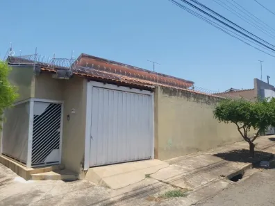 Casa com 3 Quartos para alugar, 120m² no César de Almeida, Marília