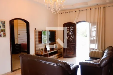 Casa com 3 Quartos à venda, 150m² no Três Montanhas, Osasco