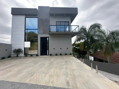 Fazenda/Sítio com 5 Quartos à venda, 350m² no Centro, Igaratá