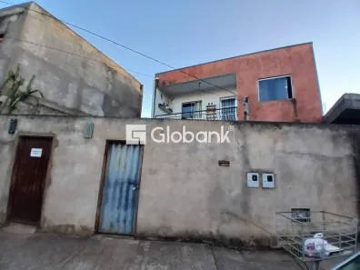 Sobrado com 4 Quartos à venda, 200m² no Alterosas, Montes Claros